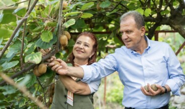 Başkan Seçer ve Meral Seçer ‘Kivi Şenliği’ne Katıldı