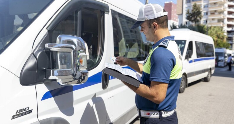 Büyükşehir Zabıta Ekipleri Okul Servislerini Denetliyor