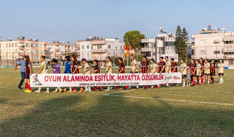 DÜNYA KIZ ÇOCUKLARI GÜNÜ’NDE TARSUS’TA ANLAMLI FUTBOL MAÇI