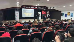 Mersin’de öğrencilere geleceğin meslekleri tanıtılıyor