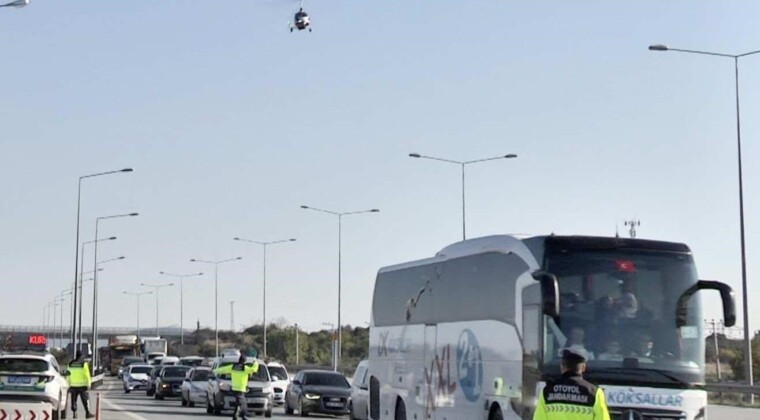 Otoyolda ’cayrokopter’le denetim: 20 araca cezai işlem uygulandı, 3 aranan şahıs yakalandı