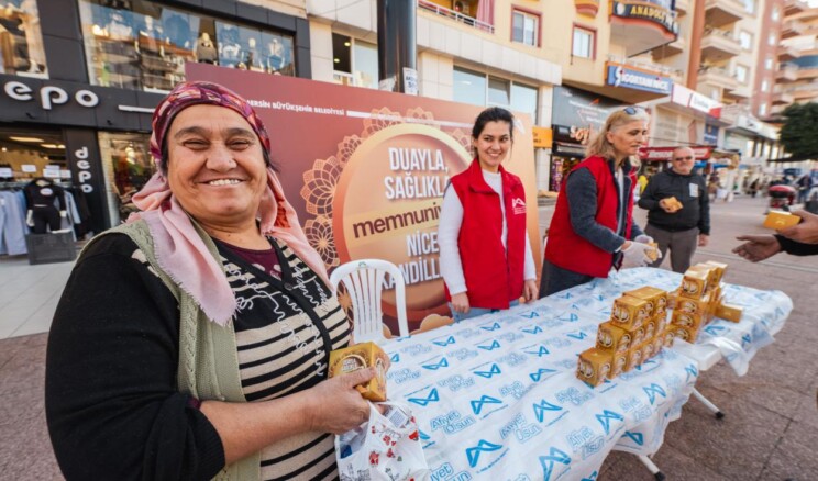 Büyükşehir, Regaip Kandili’nde 15 Bin Kandil Simidini Vatandaşla Buluşturdu