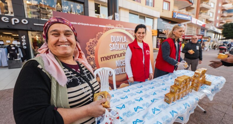 Büyükşehir, Regaip Kandili’nde 15 Bin Kandil Simidini Vatandaşla Buluşturdu